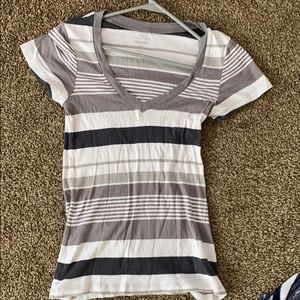 form fitting old navy v neck size medium